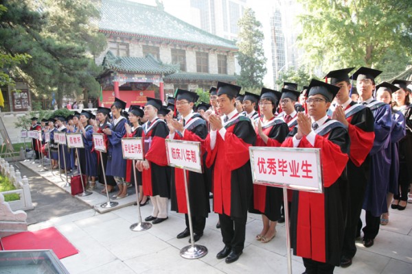 dhy大红鹰网站隆重举行2014年毕业典礼暨学位授予仪式9